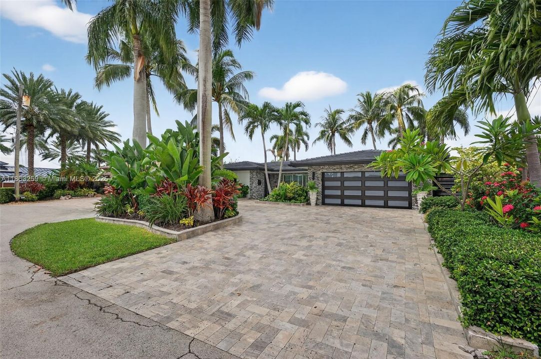 For Sale: $1,777,000 (3 beds, 2 baths, 1988 Square Feet)