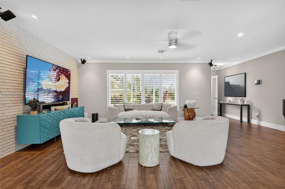 For Sale: $1,777,000 (3 beds, 2 baths, 1988 Square Feet)