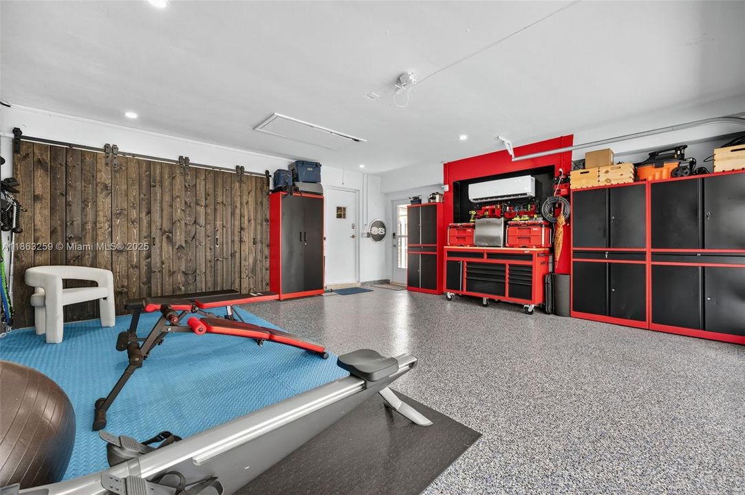 For Sale: $1,777,000 (3 beds, 2 baths, 1988 Square Feet)