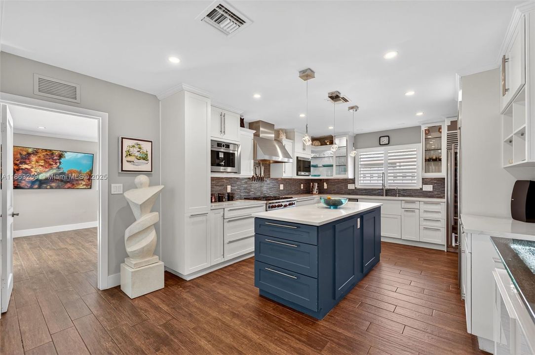 For Sale: $1,777,000 (3 beds, 2 baths, 1988 Square Feet)