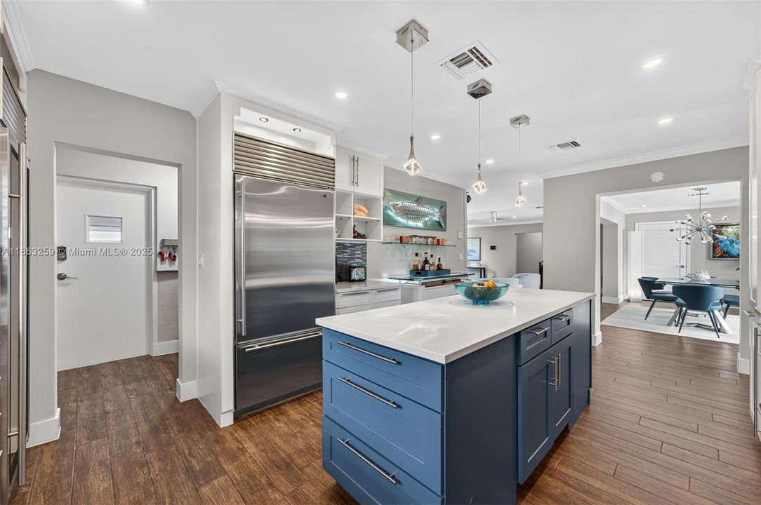 For Sale: $1,777,000 (3 beds, 2 baths, 1988 Square Feet)