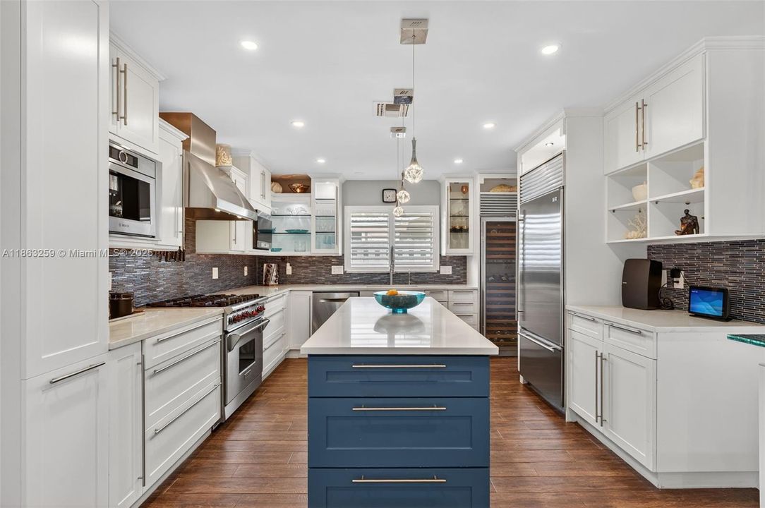 For Sale: $1,777,000 (3 beds, 2 baths, 1988 Square Feet)