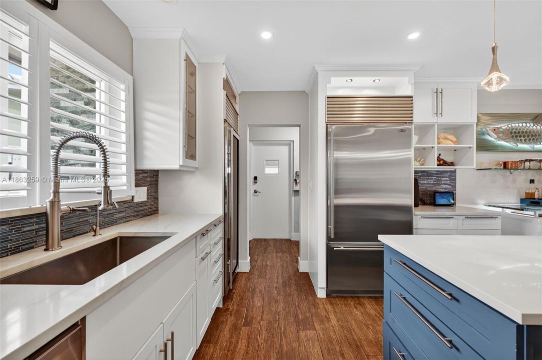 For Sale: $1,777,000 (3 beds, 2 baths, 1988 Square Feet)