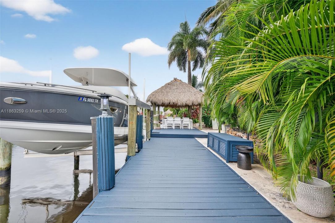 For Sale: $1,777,000 (3 beds, 2 baths, 1988 Square Feet)