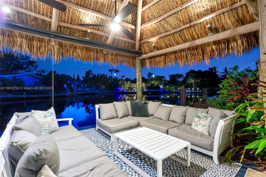 For Sale: $1,777,000 (3 beds, 2 baths, 1988 Square Feet)