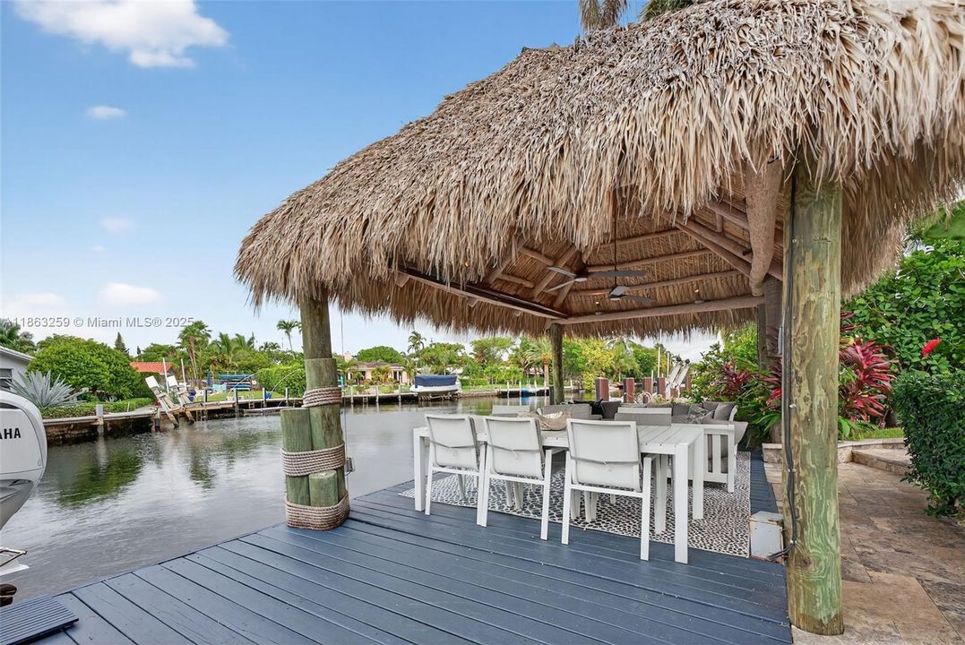 For Sale: $1,777,000 (3 beds, 2 baths, 1988 Square Feet)