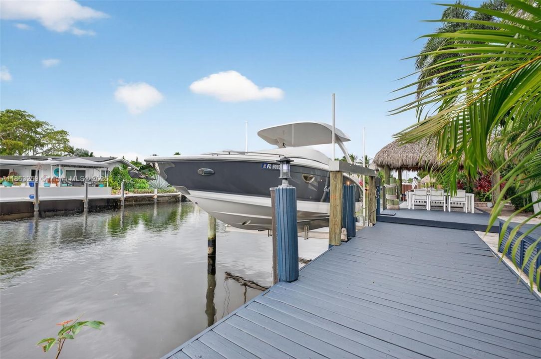 For Sale: $1,777,000 (3 beds, 2 baths, 1988 Square Feet)