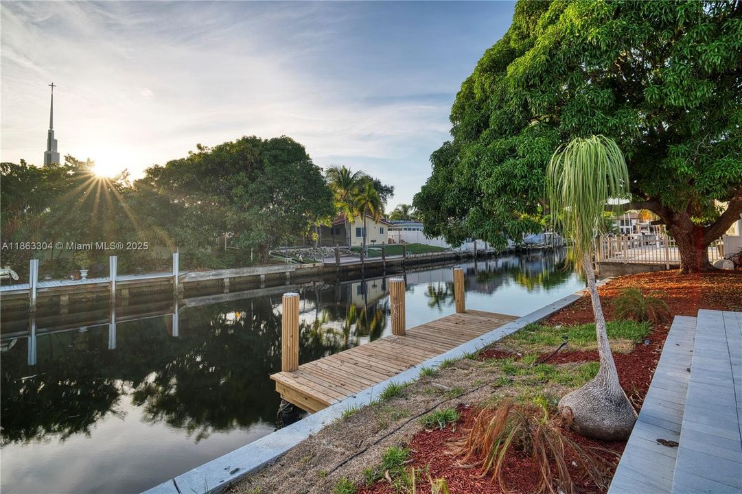 For Sale: $2,150,000 (5 beds, 3 baths, 2285 Square Feet)