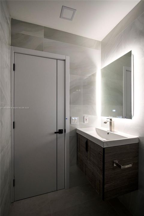 For Sale: $2,150,000 (5 beds, 3 baths, 2285 Square Feet)