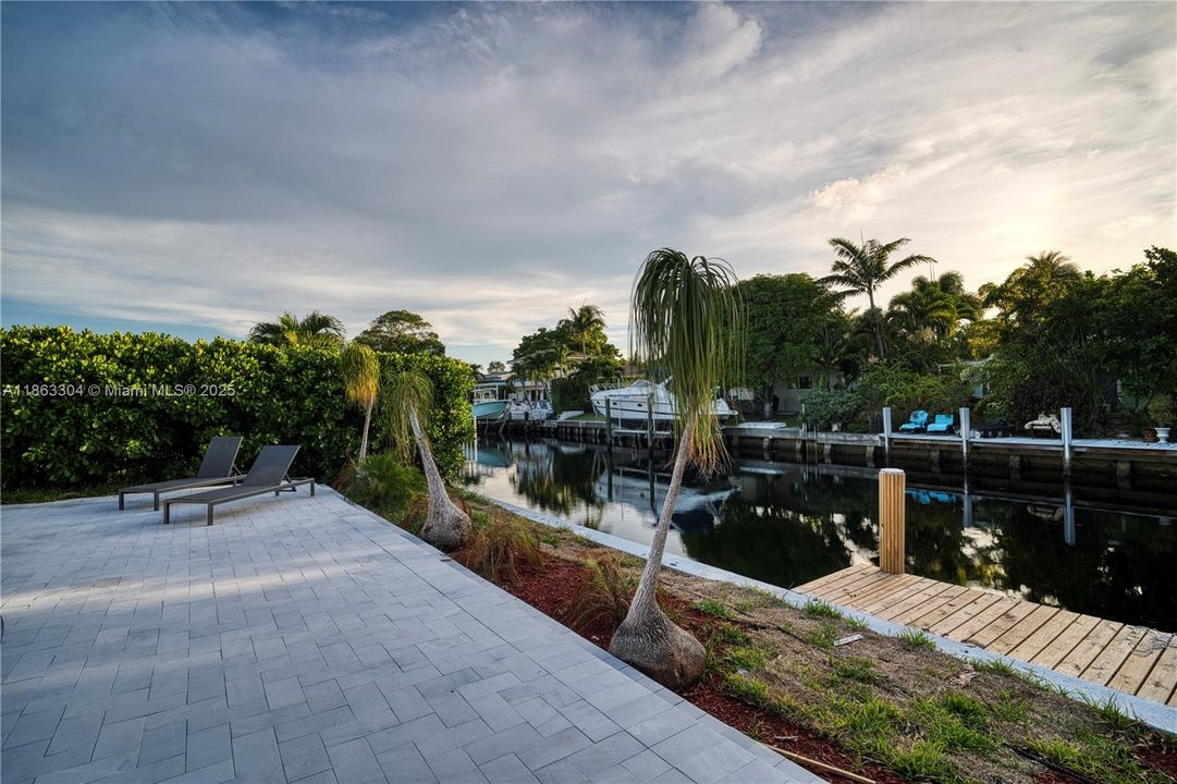 For Sale: $2,150,000 (5 beds, 3 baths, 2285 Square Feet)