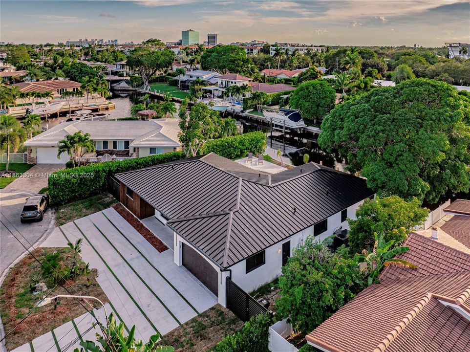 For Sale: $2,150,000 (5 beds, 3 baths, 2285 Square Feet)