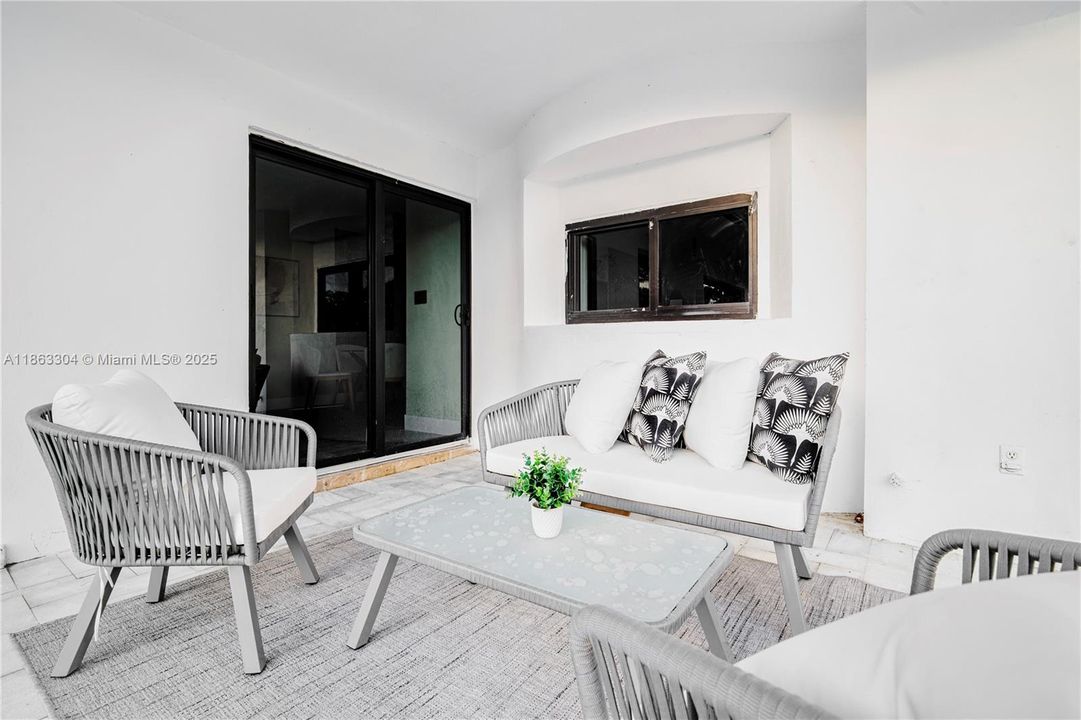 For Sale: $2,150,000 (5 beds, 3 baths, 2285 Square Feet)