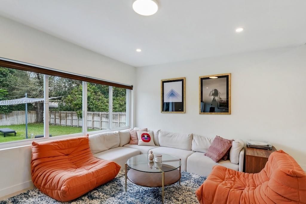 待售: $1,350,000 (3 贝兹, 2 浴室, 1663 平方英尺)