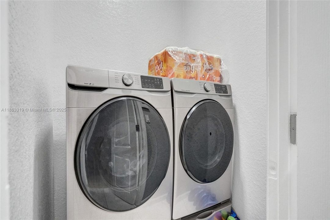 Active With Contract: $784,900 (4 beds, 2 baths, 2634 Square Feet)