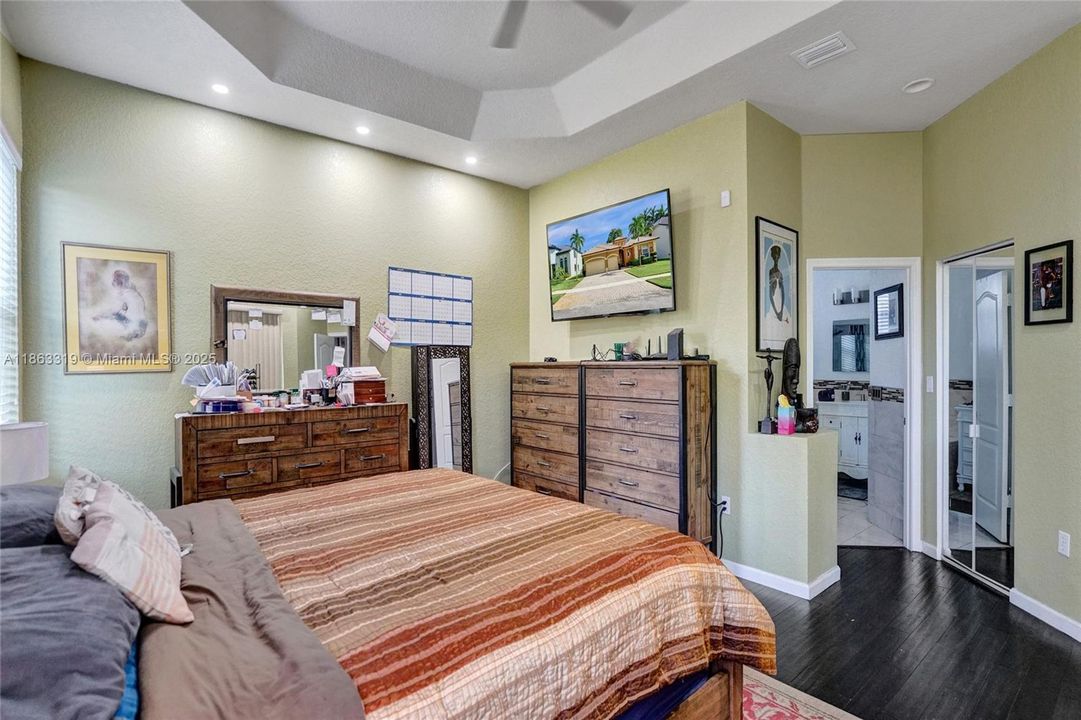 Active With Contract: $784,900 (4 beds, 2 baths, 2634 Square Feet)