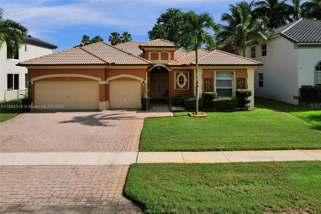 Active With Contract: $784,900 (4 beds, 2 baths, 2634 Square Feet)