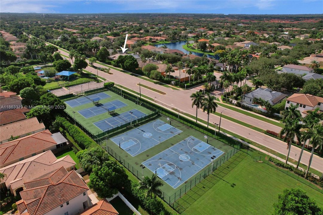 Active With Contract: $784,900 (4 beds, 2 baths, 2634 Square Feet)