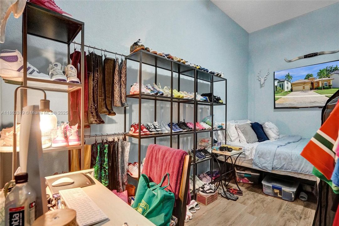 Active With Contract: $784,900 (4 beds, 2 baths, 2634 Square Feet)