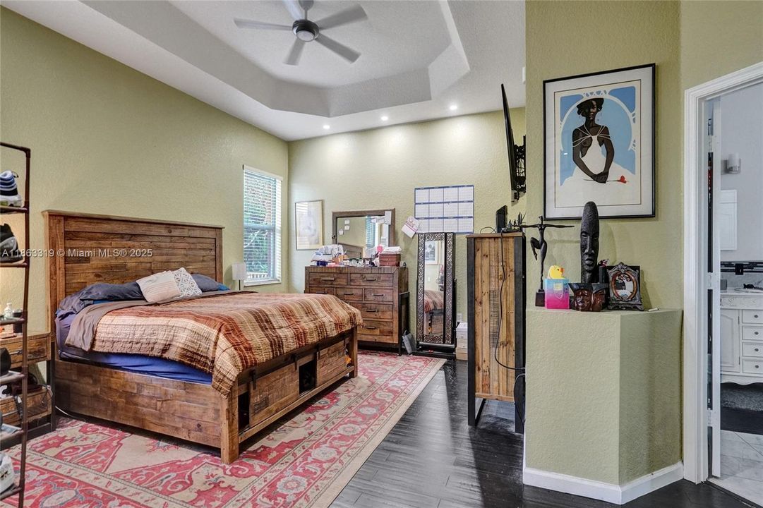 Active With Contract: $784,900 (4 beds, 2 baths, 2634 Square Feet)