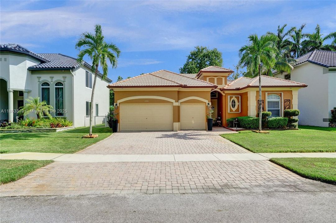 Active With Contract: $784,900 (4 beds, 2 baths, 2634 Square Feet)