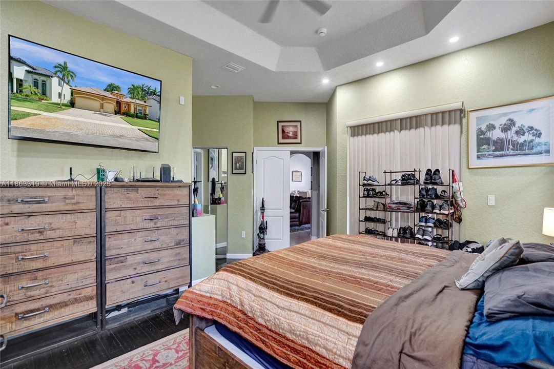 Active With Contract: $784,900 (4 beds, 2 baths, 2634 Square Feet)