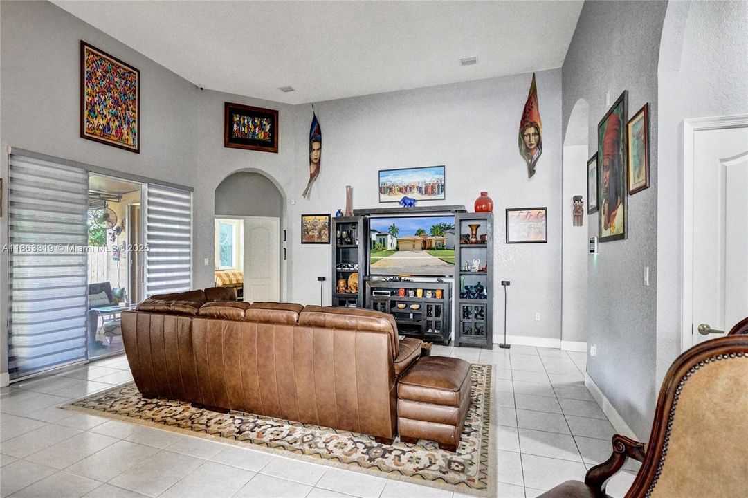 Active With Contract: $784,900 (4 beds, 2 baths, 2634 Square Feet)