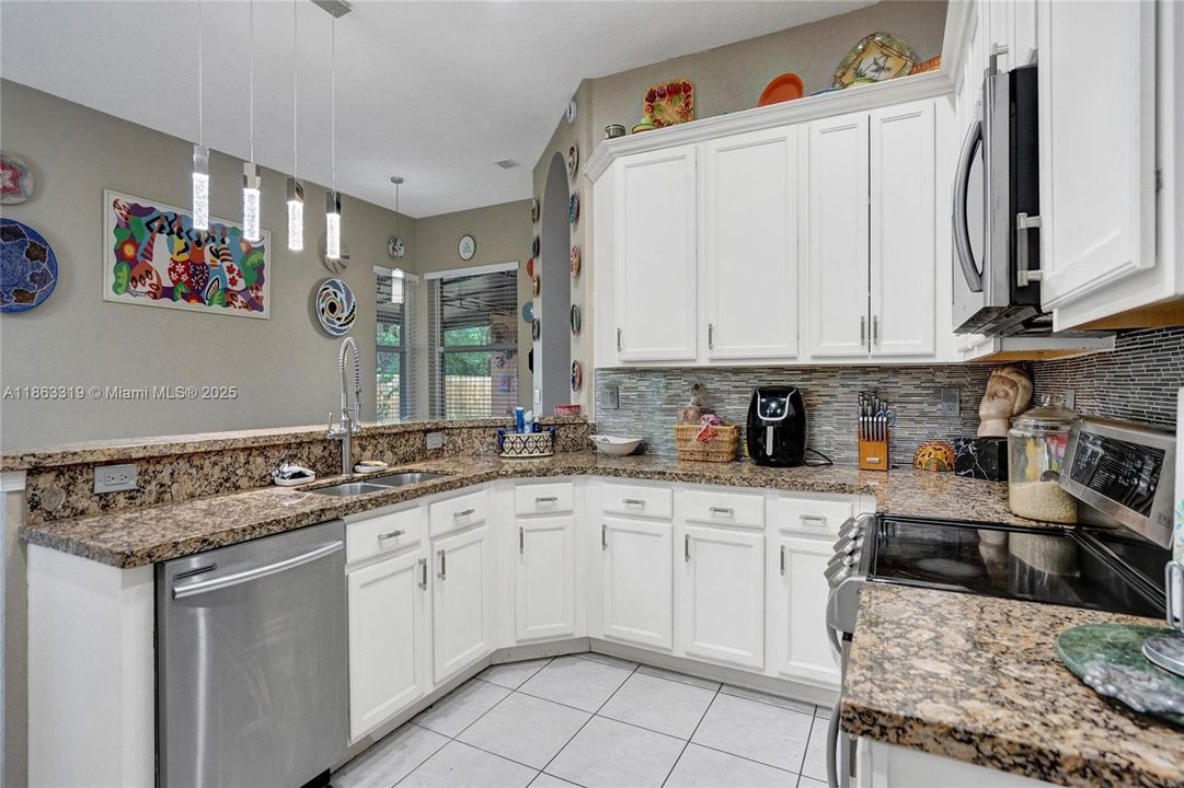 Active With Contract: $784,900 (4 beds, 2 baths, 2634 Square Feet)