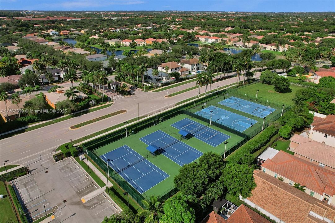 Active With Contract: $784,900 (4 beds, 2 baths, 2634 Square Feet)