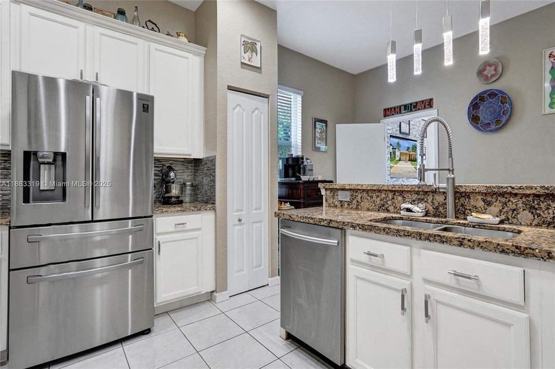 Active With Contract: $784,900 (4 beds, 2 baths, 2634 Square Feet)