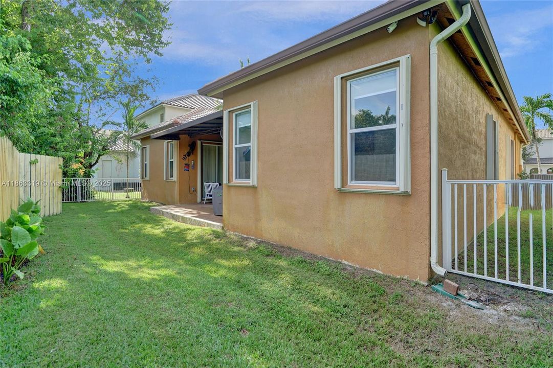 Active With Contract: $784,900 (4 beds, 2 baths, 2634 Square Feet)