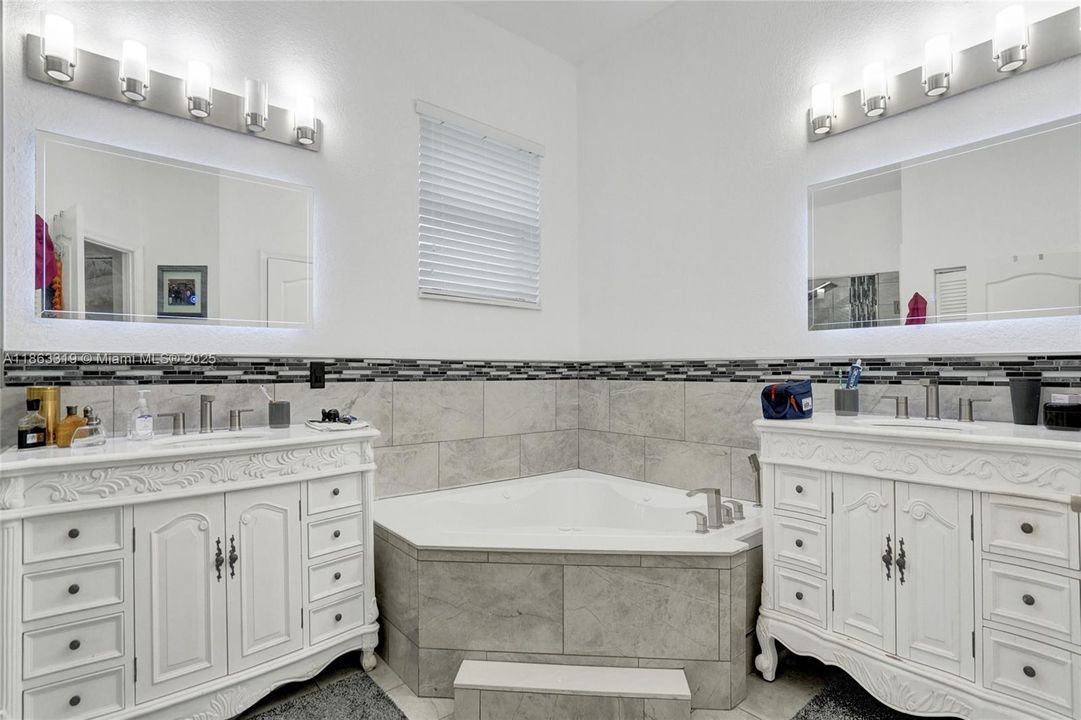 Active With Contract: $784,900 (4 beds, 2 baths, 2634 Square Feet)