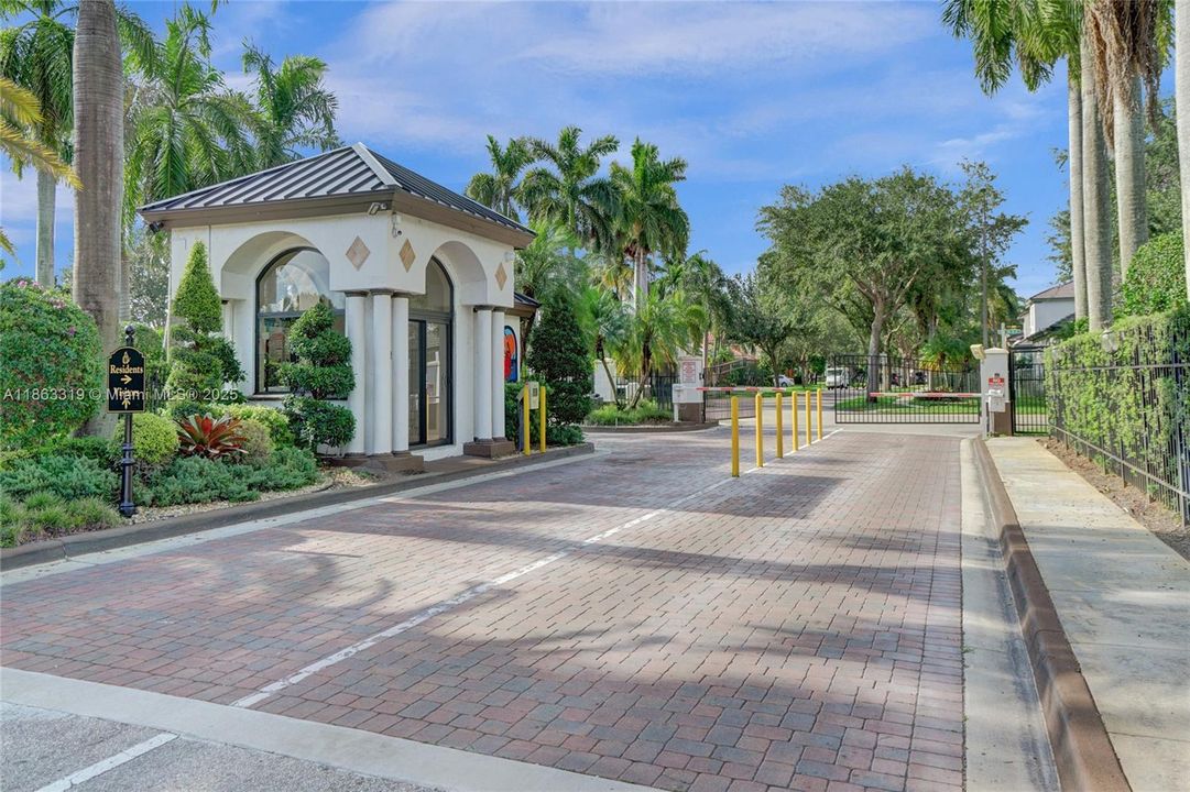 Active With Contract: $784,900 (4 beds, 2 baths, 2634 Square Feet)