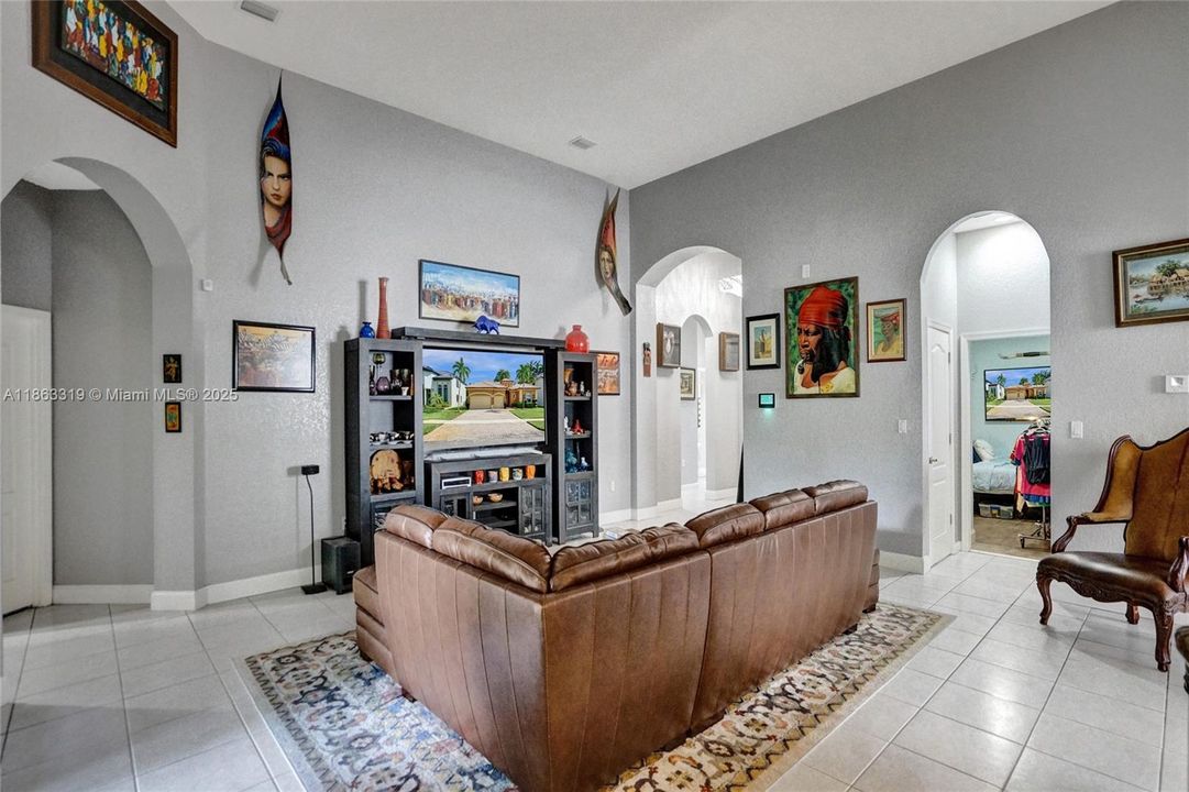 Active With Contract: $784,900 (4 beds, 2 baths, 2634 Square Feet)