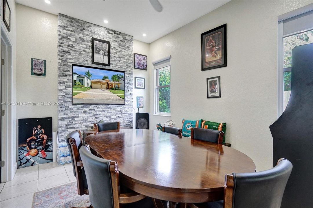 Active With Contract: $784,900 (4 beds, 2 baths, 2634 Square Feet)