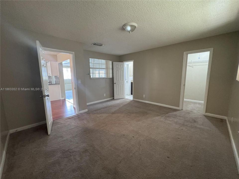 Activo con contrato: $519,900 (3 camas, 2 baños, 1678 Pies cuadrados)