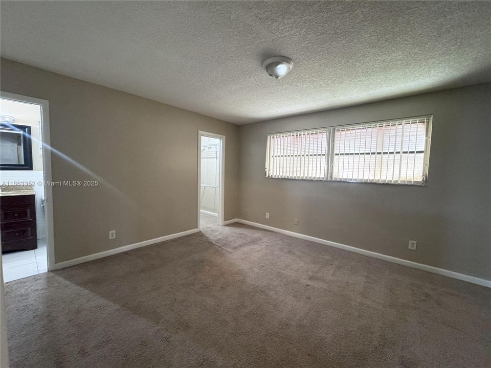 Activo con contrato: $519,900 (3 camas, 2 baños, 1678 Pies cuadrados)