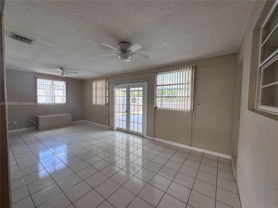 Activo con contrato: $519,900 (3 camas, 2 baños, 1678 Pies cuadrados)