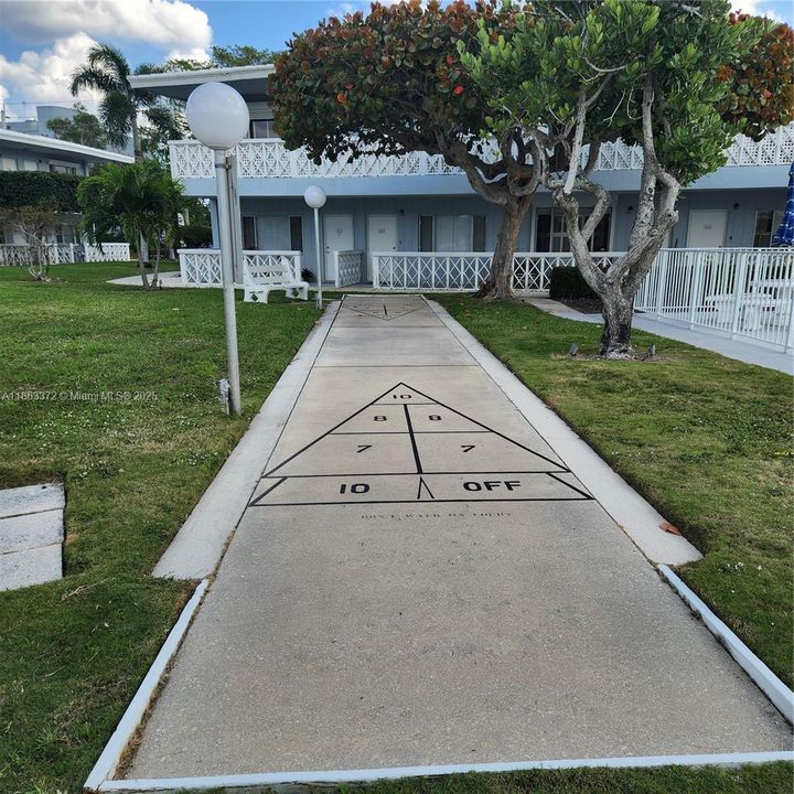 For Sale: $215,000 (1 beds, 1 baths, 700 Square Feet)