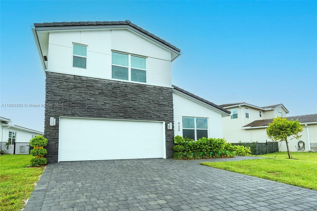 В аренду: $5,300 (4 спален, 3 ванн, 2179 Квадратных фут)