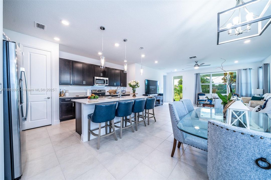 В аренду: $5,300 (4 спален, 3 ванн, 2179 Квадратных фут)