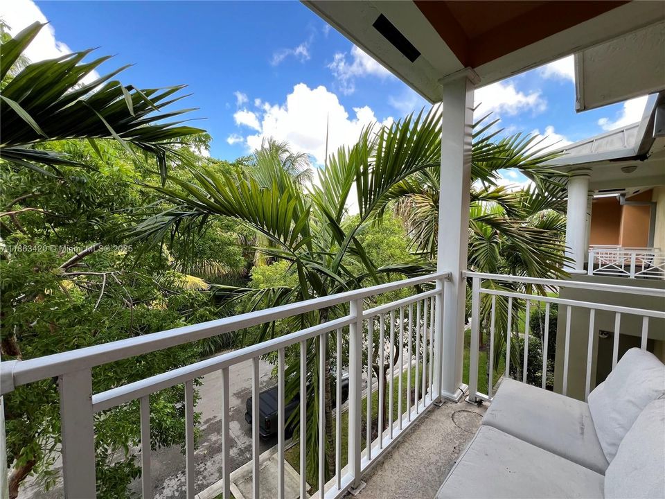 合同活跃: $2,950 (2 贝兹, 2 浴室, 1679 平方英尺)