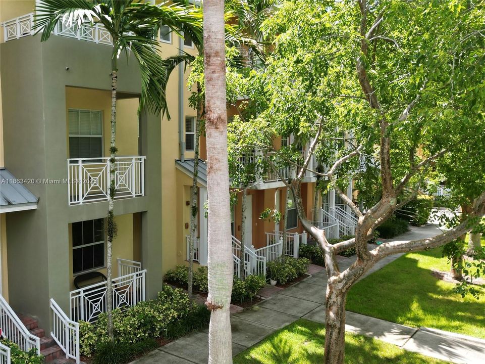 合同活跃: $2,950 (2 贝兹, 2 浴室, 1679 平方英尺)