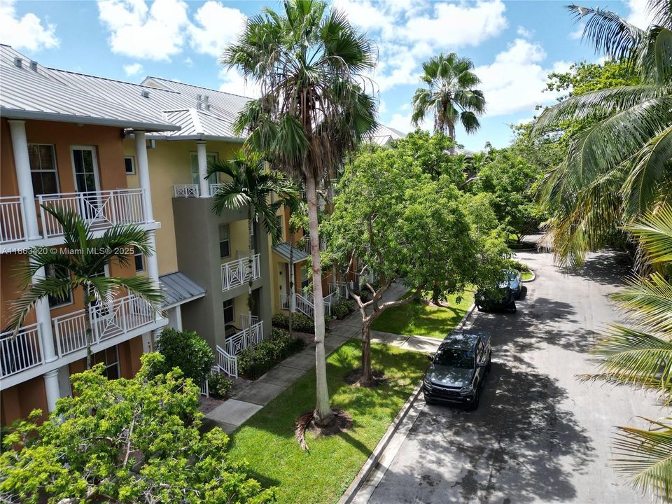 合同活跃: $2,950 (2 贝兹, 2 浴室, 1679 平方英尺)