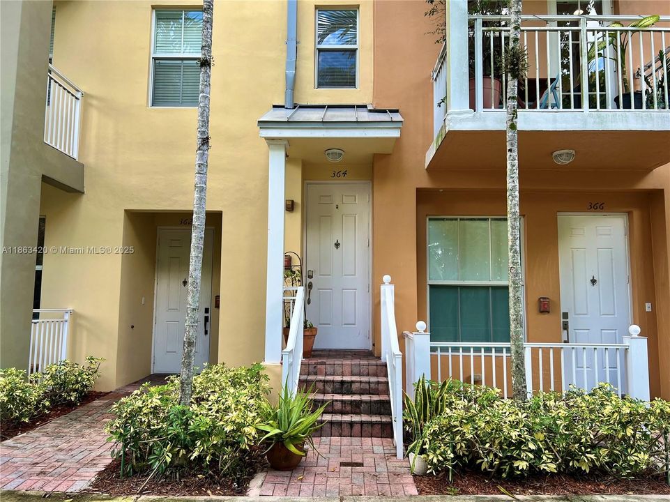 合同活跃: $2,950 (2 贝兹, 2 浴室, 1679 平方英尺)