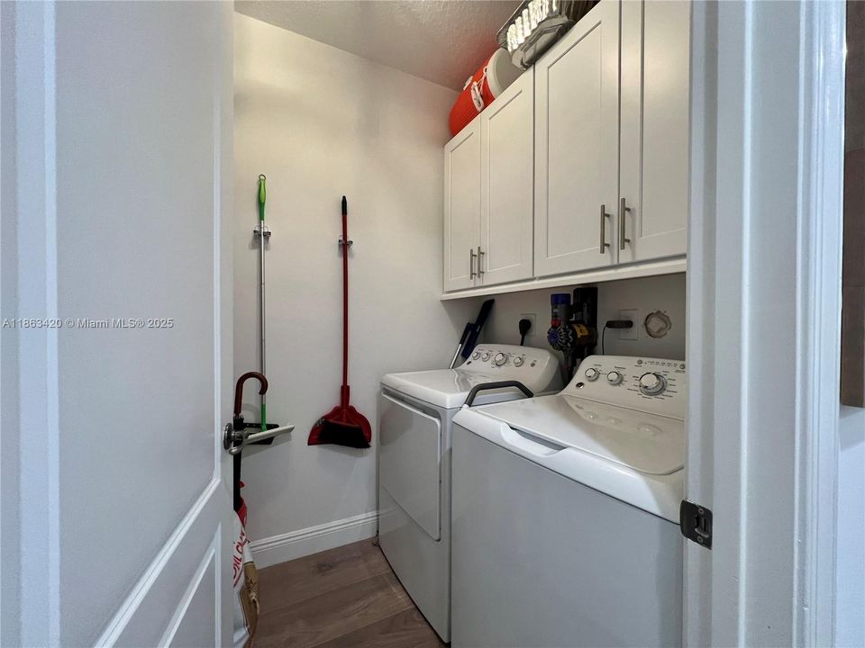 合同活跃: $2,950 (2 贝兹, 2 浴室, 1679 平方英尺)