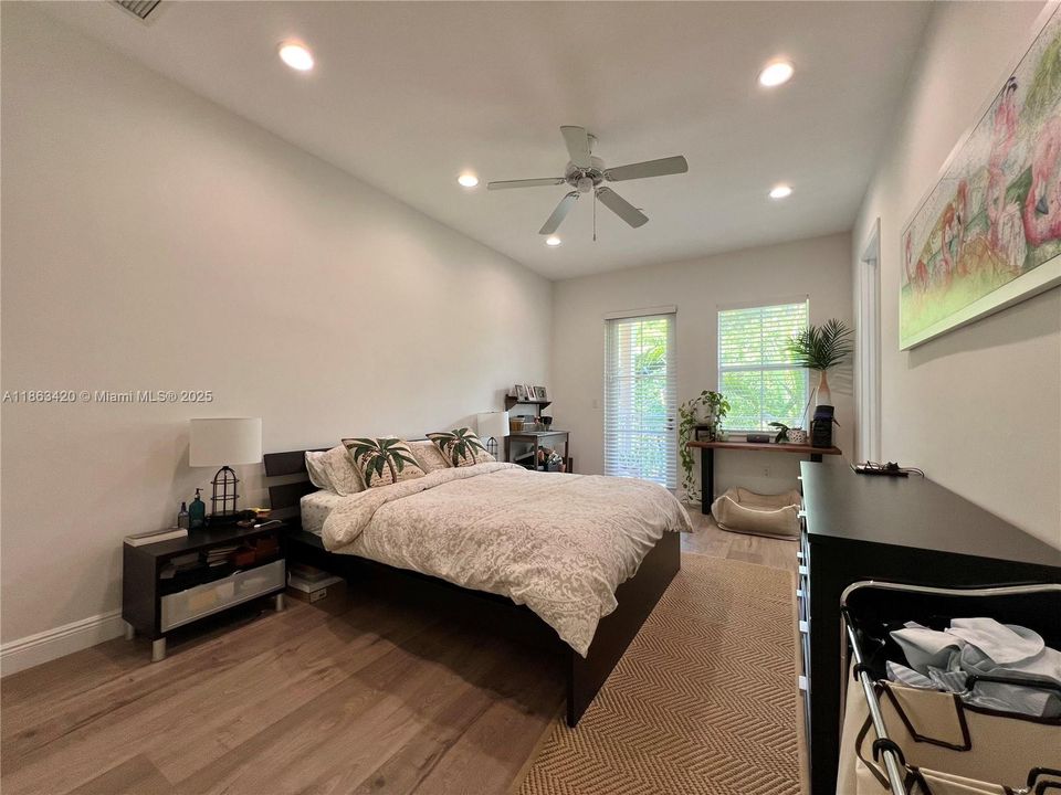 合同活跃: $2,950 (2 贝兹, 2 浴室, 1679 平方英尺)