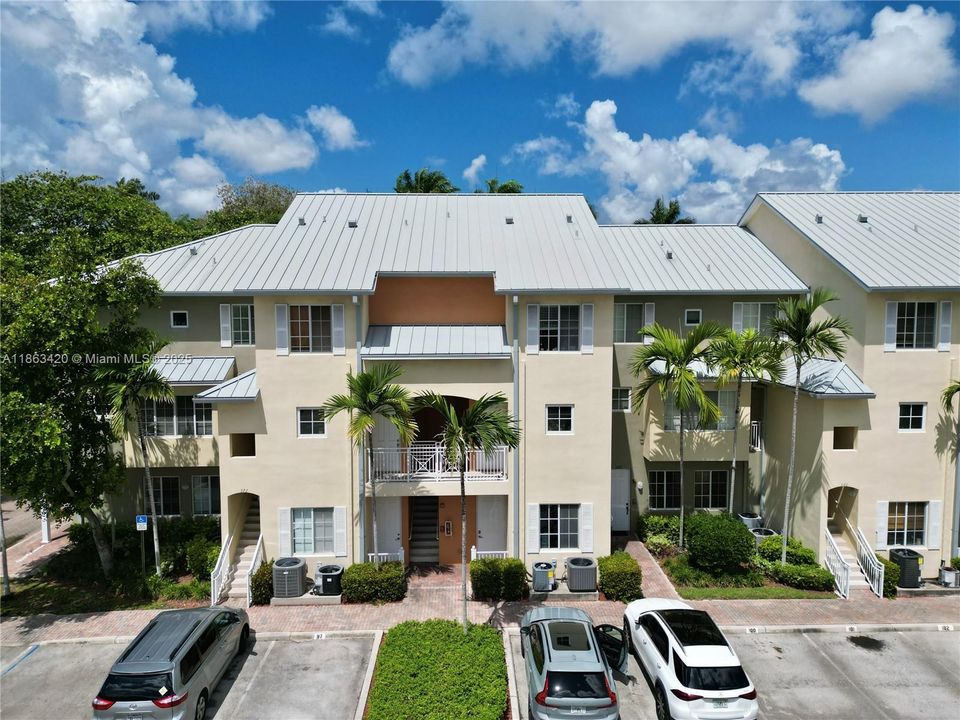 合同活跃: $2,950 (2 贝兹, 2 浴室, 1679 平方英尺)