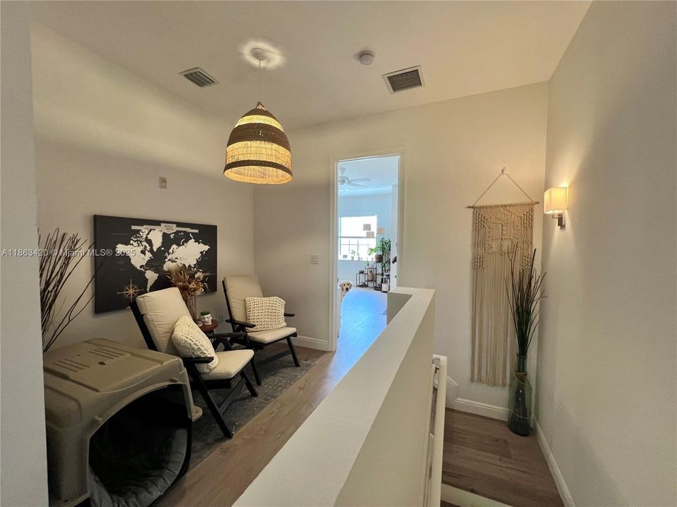 合同活跃: $2,950 (2 贝兹, 2 浴室, 1679 平方英尺)