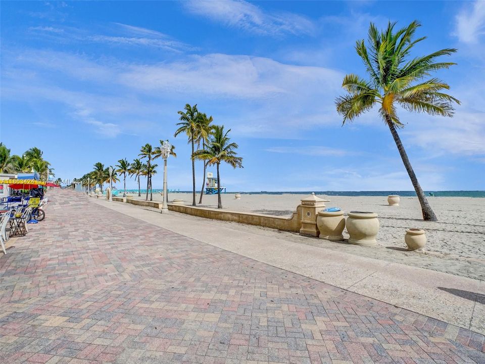 Под контрактом: $339,000 (1 спален, 1 ванн, 830 Квадратных фут)