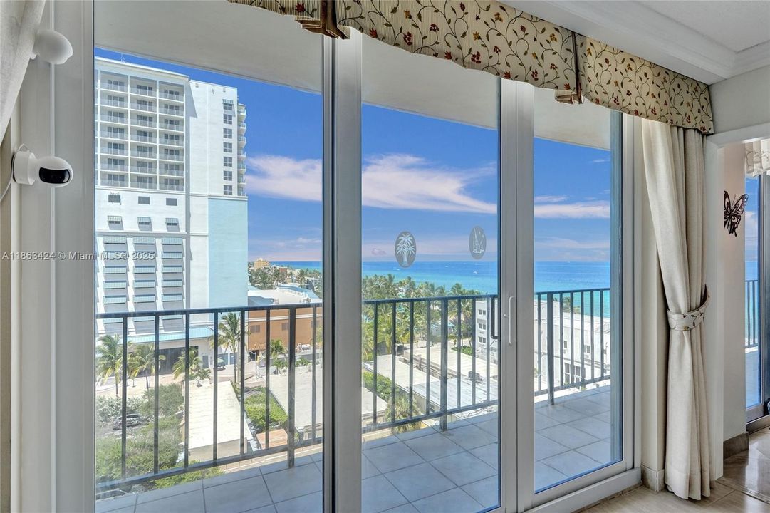 Под контрактом: $339,000 (1 спален, 1 ванн, 830 Квадратных фут)